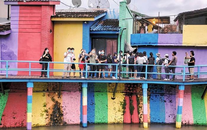 Students on field trip visiting colourful houses