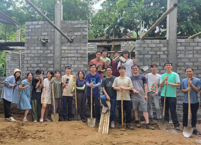 Students taking part in experiential learning in Vietnam, building a kitchen for the underprivileged.
